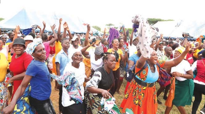 Crowds welcome First Lady Dr Auxillia Mnangagwa during the official commissioning of the 7,2km piped water scheme in Muzarabani yesterday. – Pictures: John Manzongo