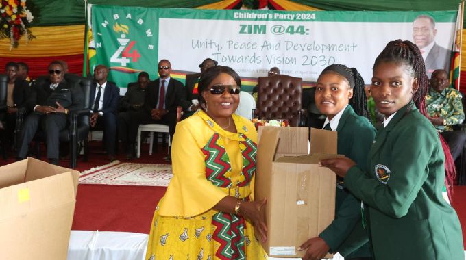 First Lady hosts Gota/Nhanga/Ixhiba for thousands of learners, reinforcing the need for them to focus on their studies.