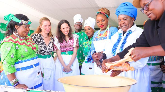 Wives of traditional chiefs explain to UN Tourism programme officer Ms Zineb Remmal, UN Tourism technical coordinator Ms Maria Soledad Gaido, Malawi Minister of Tourism Ms Vera Kamtukule how chicken is cut into various portions in the Zimbabwean traditional way, while First Lady Dr Auxillia Mnangagwa look on during Amai’s traditional meal cookout competition in Nyanga on Africa Day