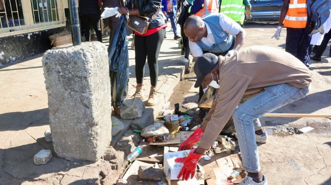 First Lady leads Harare total clean-up in densely populated parts of Harare central business district (CBD) like the Copacabana terminus.