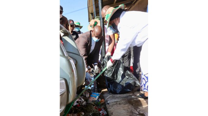 Health Ambassador who is also Tourism and Environmental patron First Lady Dr Auxillia Mnangagwa leads the national clean up campaign in Harare yesterday