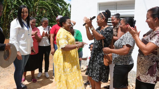 Agric4SHE patron First Lady Dr Auxillia Mnangagwa interacts with Dominican Republic’s women farmers during her visit and tour of FAO’s ‘Casa Sombra’, a community greenhouse project which is modelled along the lines of Amai Mnangagwa’s nutrition gardens which she set up in Zimbabwean communities to empower vulnerable and marginalised members of society.