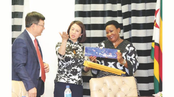 Chinese Ambassador to Zimbabwe Zhou Ding and his wife Madam Lyu Renhong gifted First Lady Dr Auxillia Mnangagwa with a blue scarf, saying in their Chinese culture, the colour blue represents a mother’s calm and patient presence in the family and also said Amai Mnangagwa has a big and golden heart.