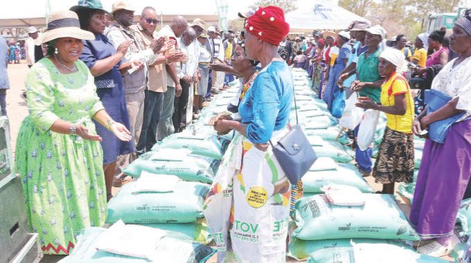 First Lady launches Pfumvudza4She Programme in Kaitano, near Mukumbura Border Post in Mashonaland Central Province.