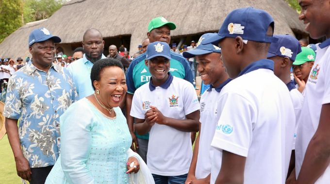 First Lady charms kids ahead of World Children’s Day commemorations which will be officially opened by President Mnangagwa in Victoria Falls.