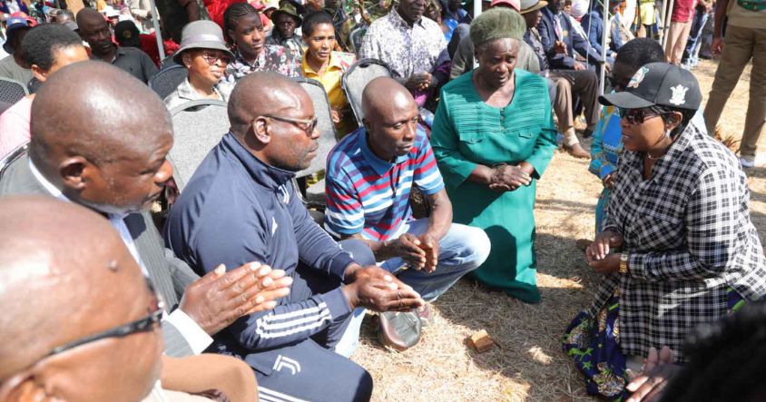 First Lady Dr Auxillia Mnangagwa pays homage to families of the famous Chinhoyi Seven Heroes in Chinhoyi yesterday