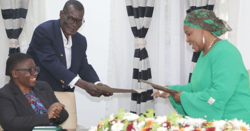 First Lady Dr Auxillia Mnangagwa honours the legacy of Arthur Maramba, one of the Chinhoyi Seven Heroes, by presenting a residential stand offer letter to his relative Godfrey Maramba at Zimbabwe House