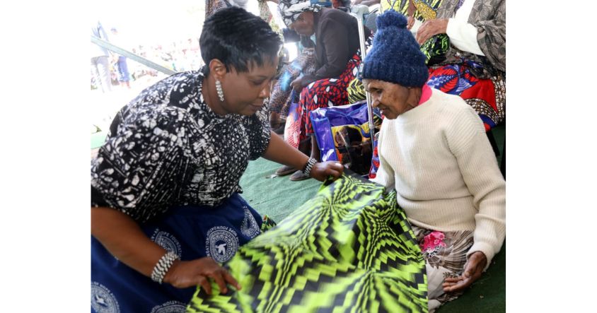 First Lady Dr Auxillia Mnangagwa hands over doeks 